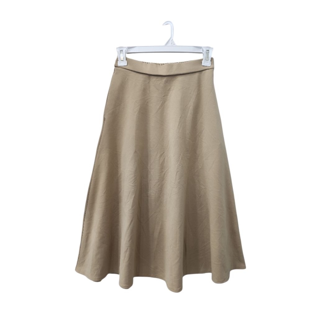 Rok Midi Flare Skirt Brand Global Uniqlo GU Jepang Kawaii Urban Chic Warna Cream