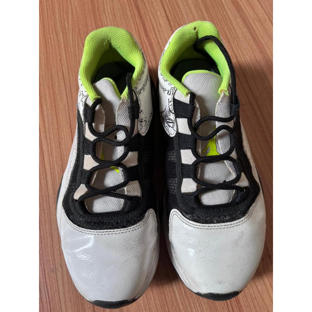 Sepatu Air Jordan 11 CMFT Low SE 'White Volt'. Ukuran 22.5 cm.
