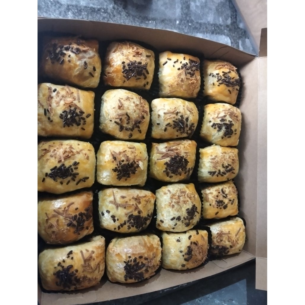 Bolen Pisang Coklat Keju 1 box 6 pcs