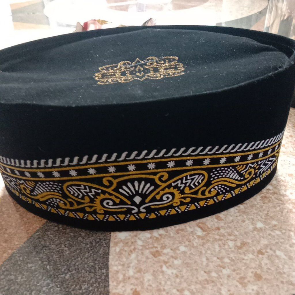 peci songkok batik
