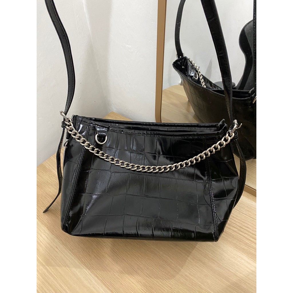 Stradivarius Croco Sling Bag with chain Size M