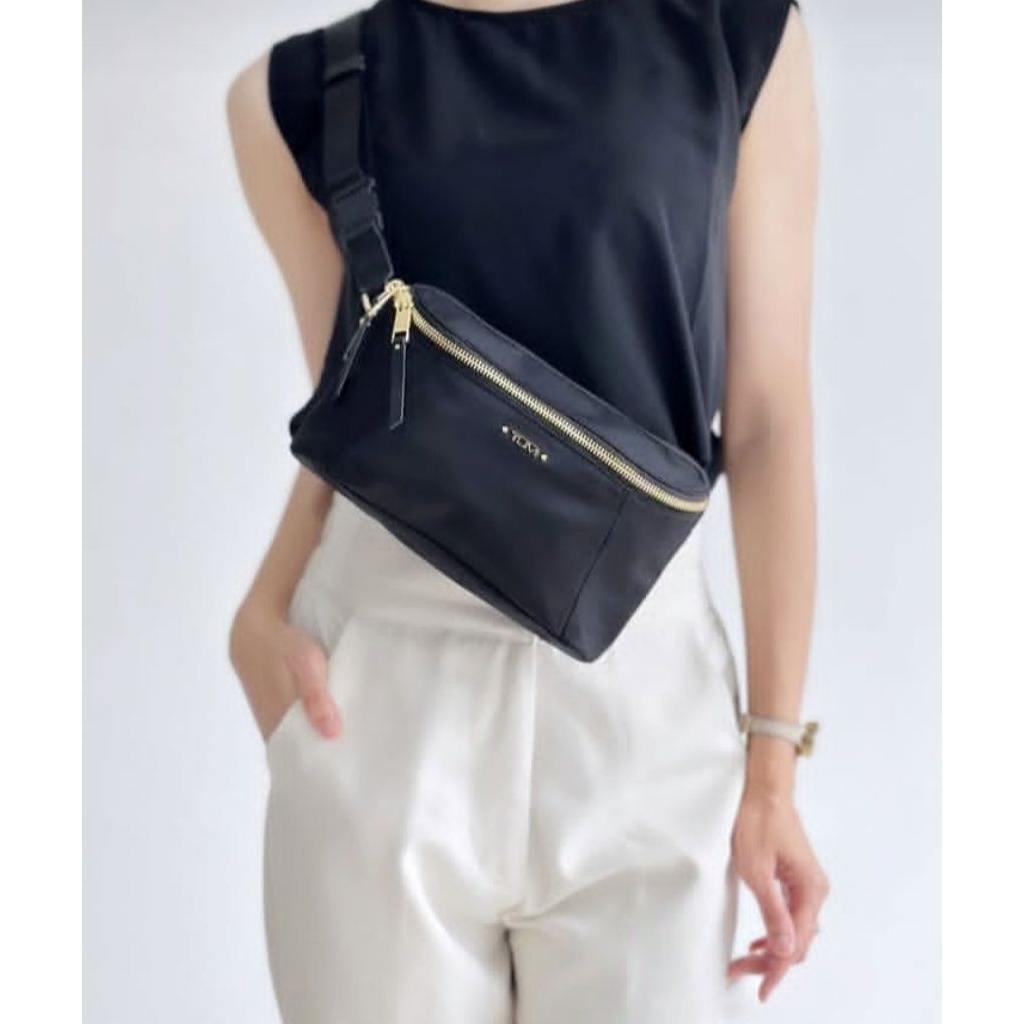 Tumi Arden Slingpack Black Gold