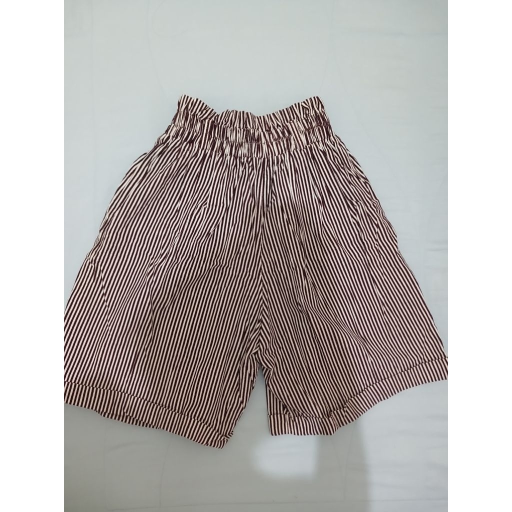 (preloved)celana pendek garis garis