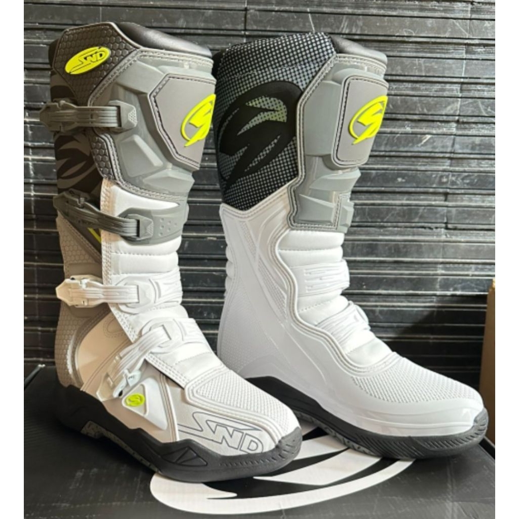 SEPATU SND GREY WHITE SEPATU CROSS SND ORIGINAL