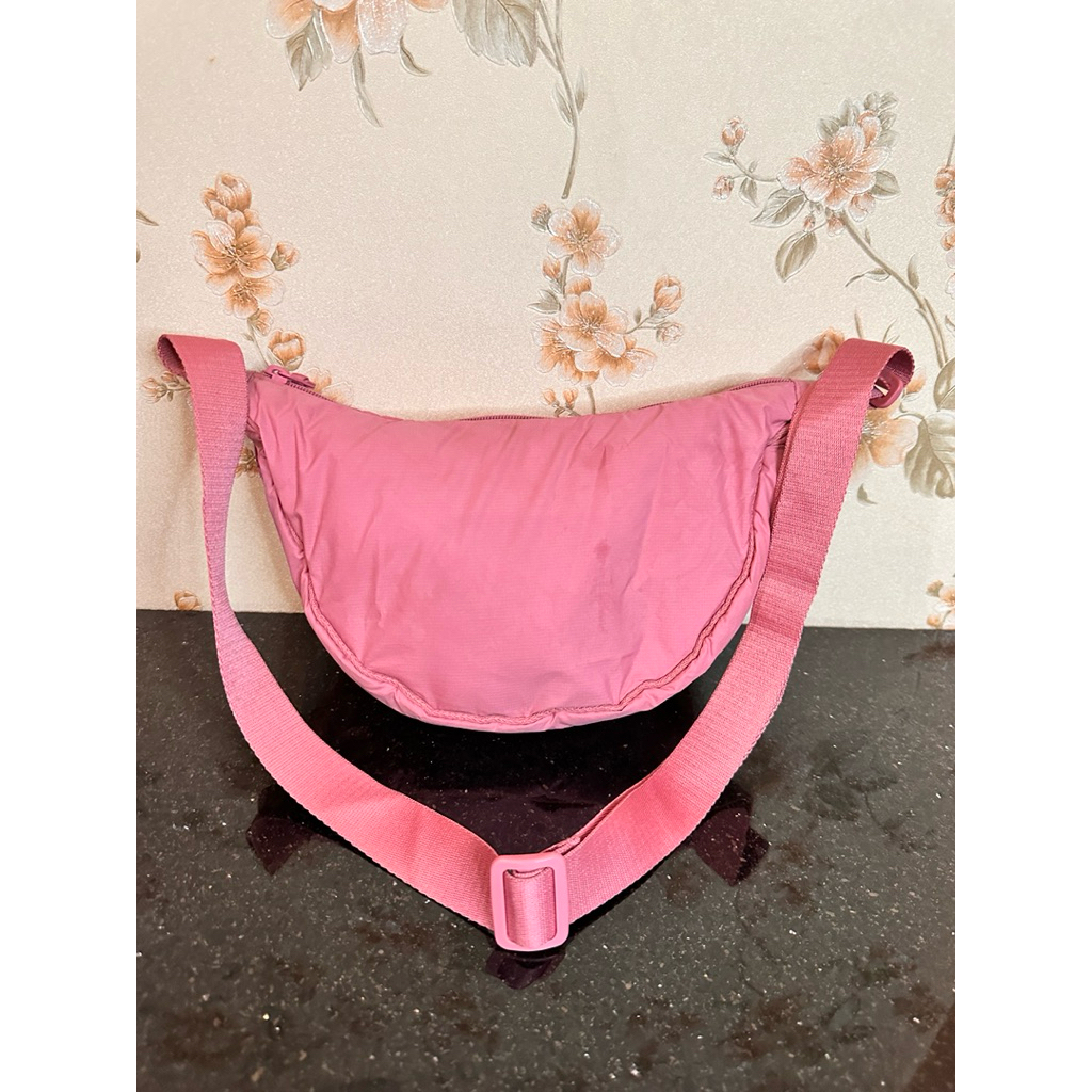 tas wanita Uniqlo pink