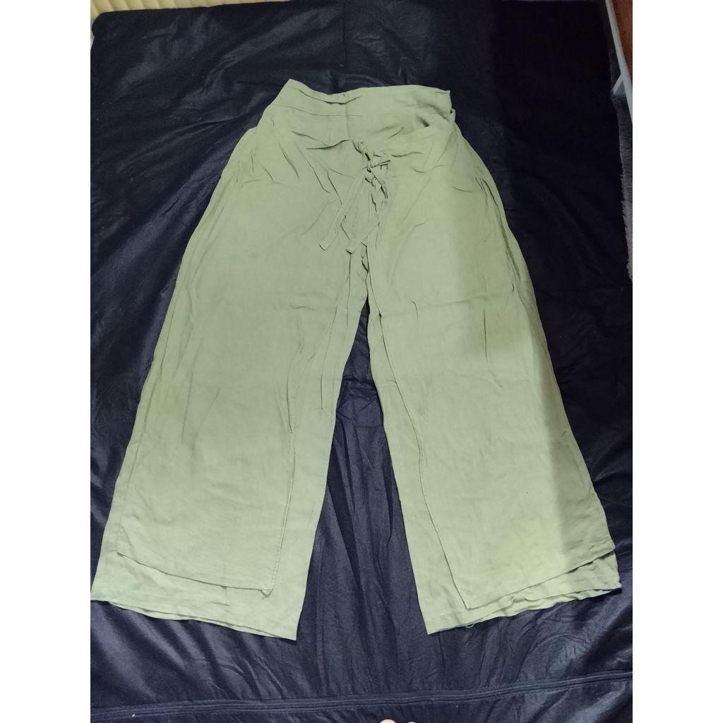 celana kulot variasi perempuan, warna hijau sage/army muda