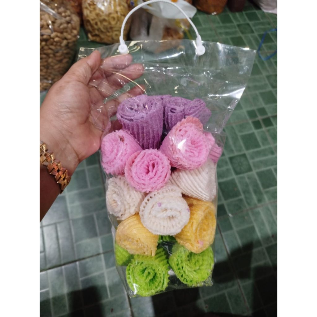 Opak gambir warna warni