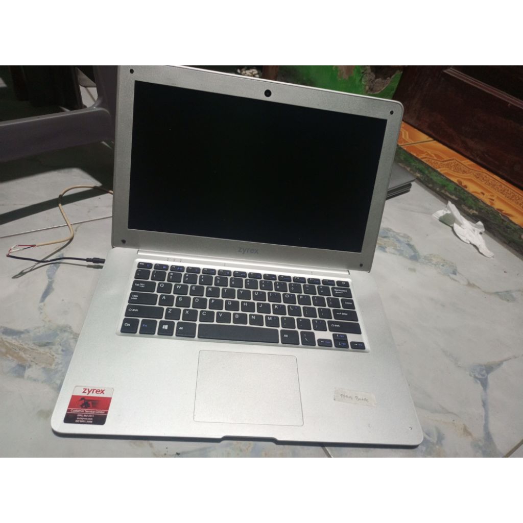 laptop Zyrex sky 232