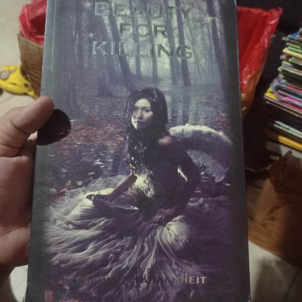 [Preloved] Beauty For Killing  Fradhyt Fahrenheit