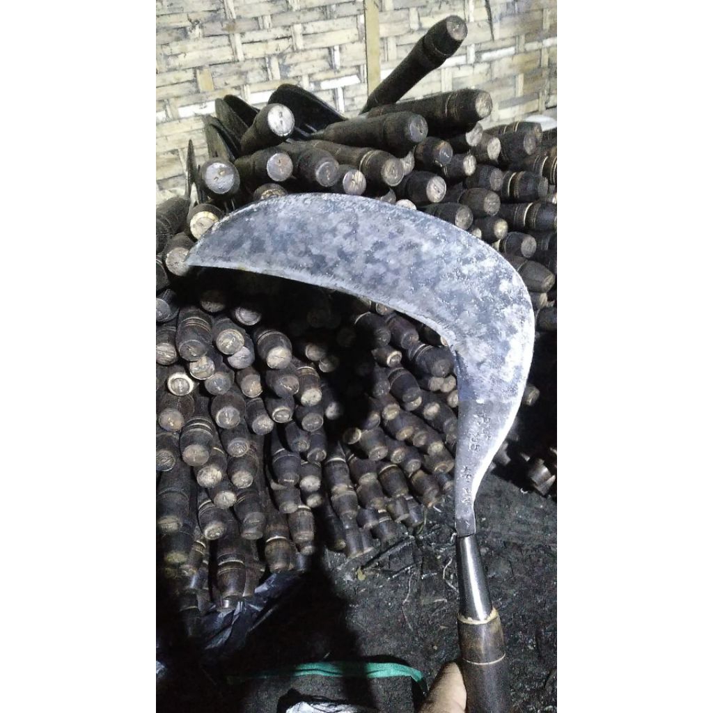 sabit arit alat potong rumput alat pertanian alat peternakan cap kelvin baja tembus jaruman nganjuk 