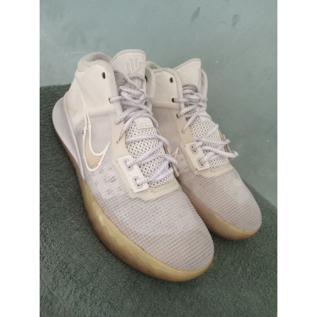 sepatu kyrie flytrap 4 size 43/ 27,5 cm