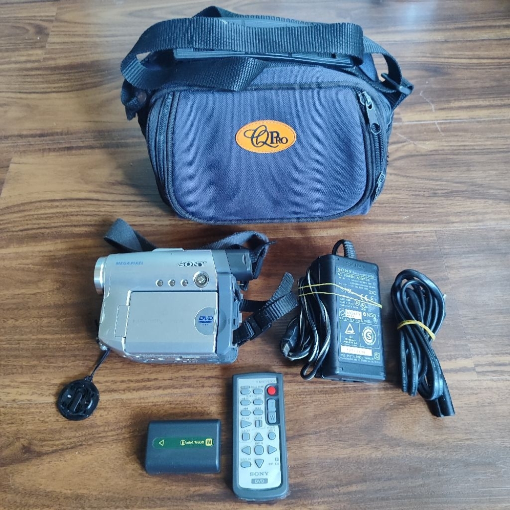 Handycam  Sony DCR-DVD 201E