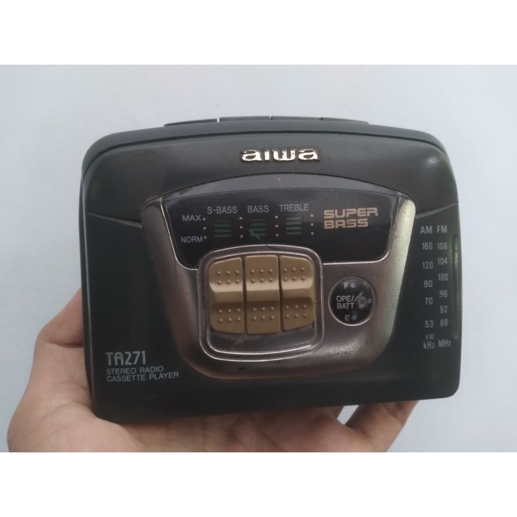 walkman aiwa minus lubang headset tidak bisa