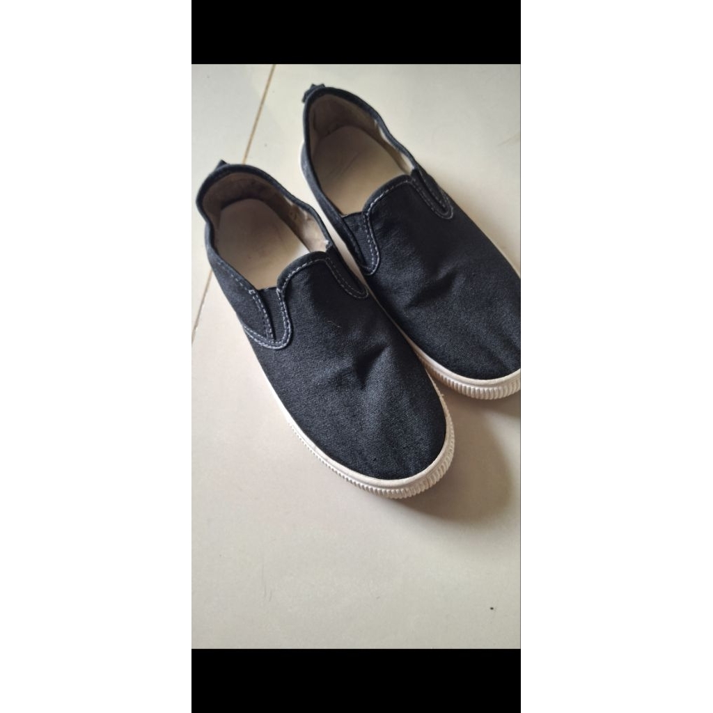 preloved slip on rubi