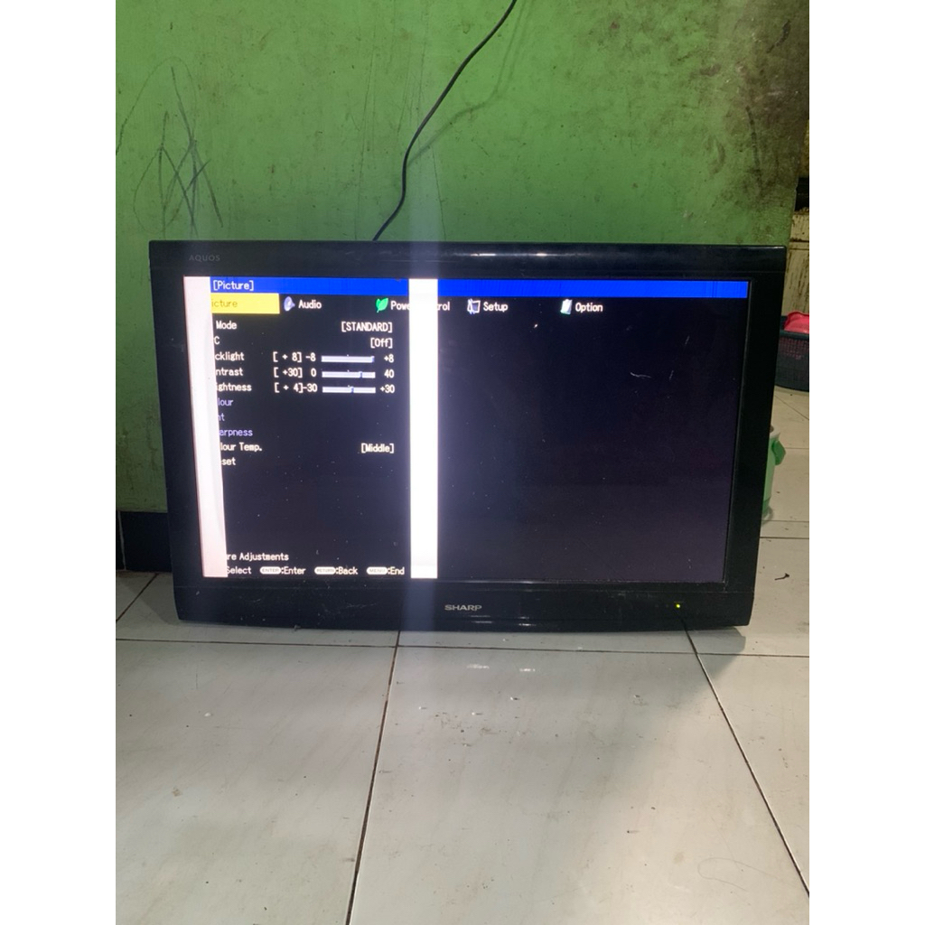 Tv Sharp lcd 32 inch second minus garis
