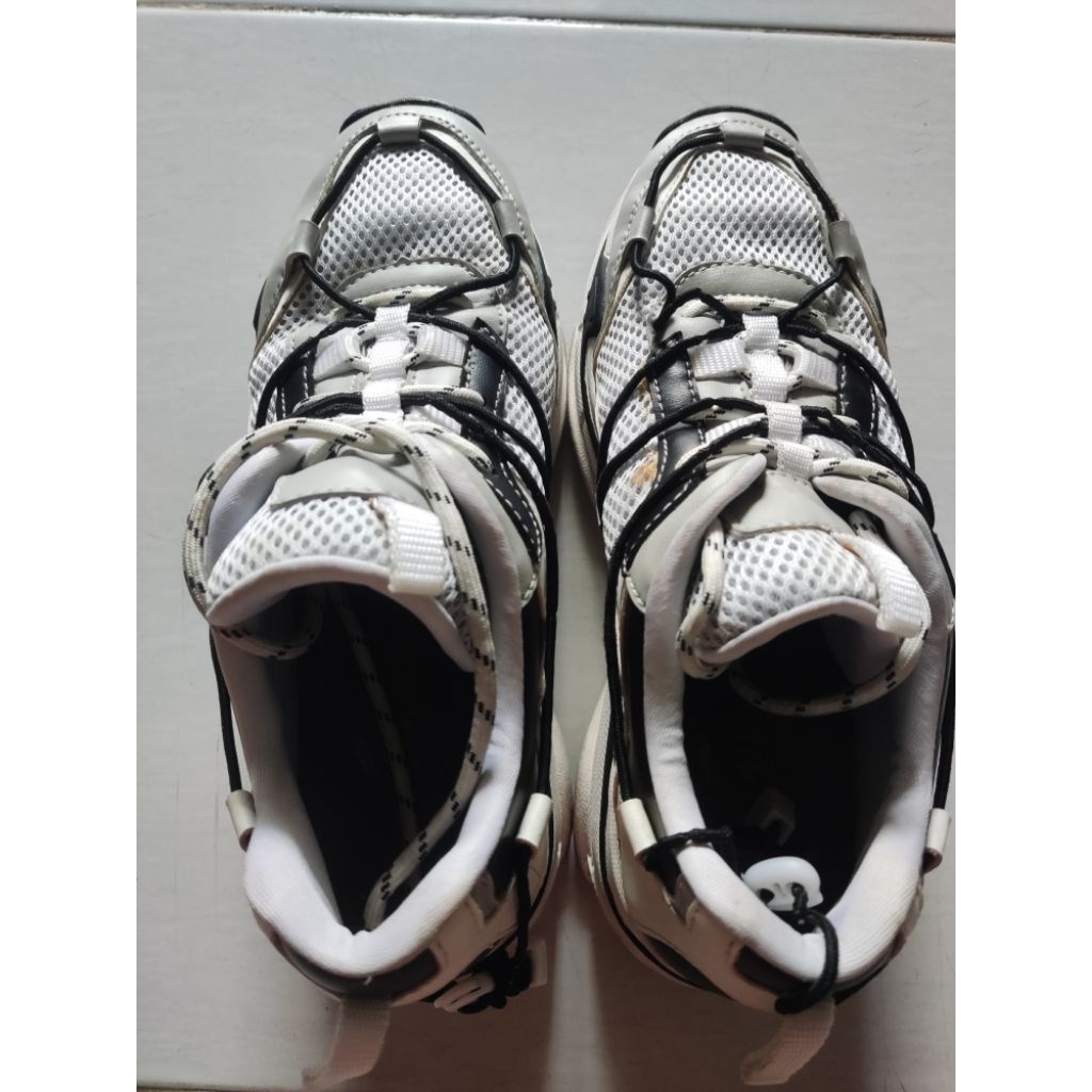 sepatu kronikel(preloved)