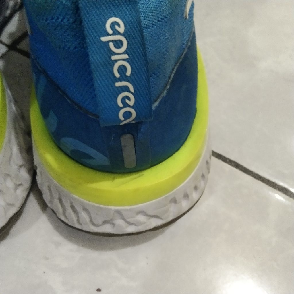 Sepatu Nike Epic React