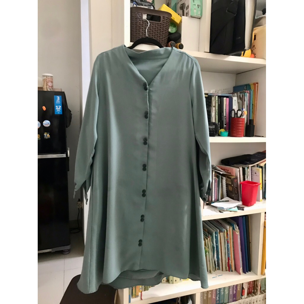 Preloved Jakset Elmadina Abaya size M Buttermint