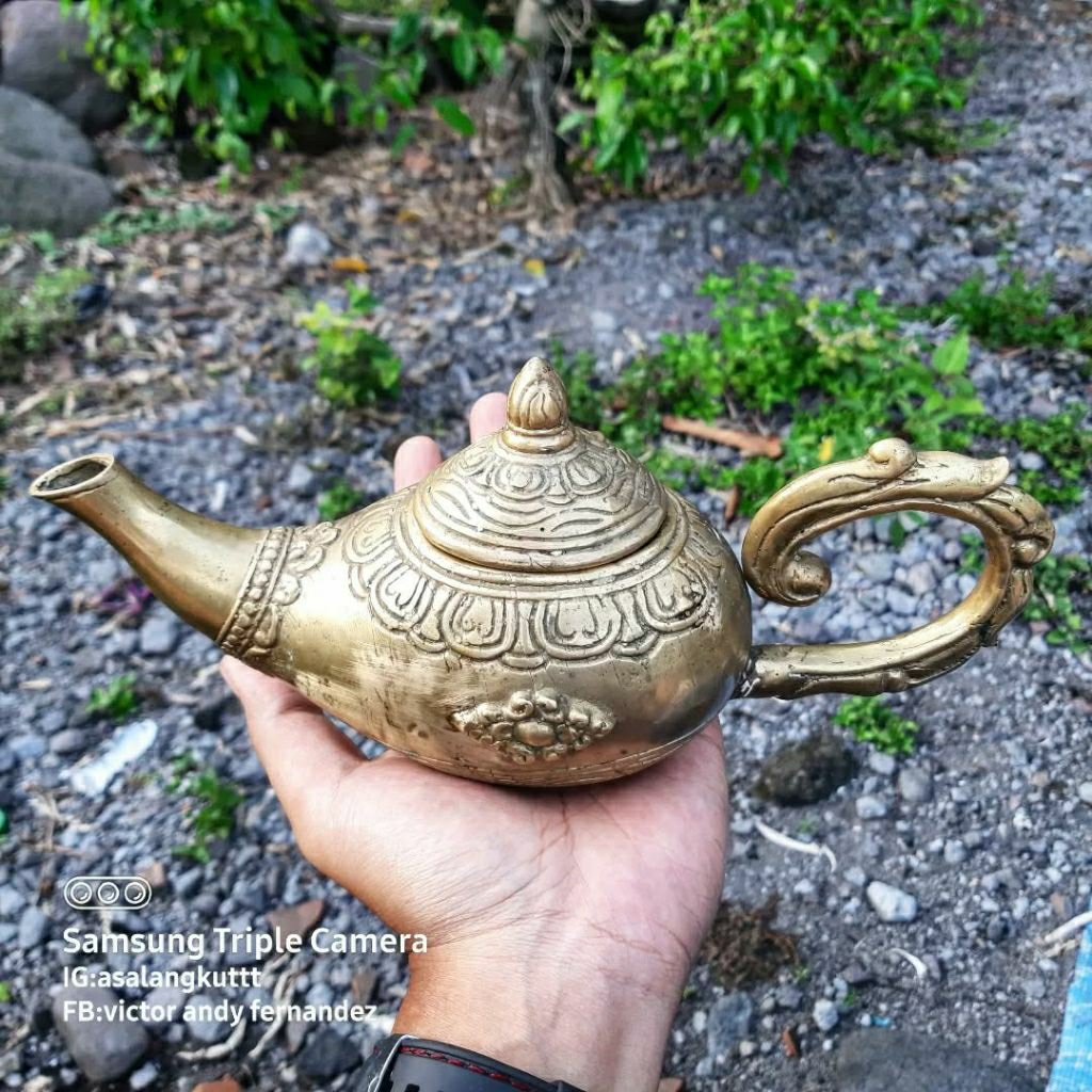 Teko aladin kuningan antik