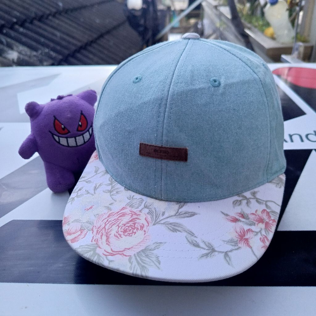 TOPI SNAPBACK FLORAL MOVITO LEATHER PATCH