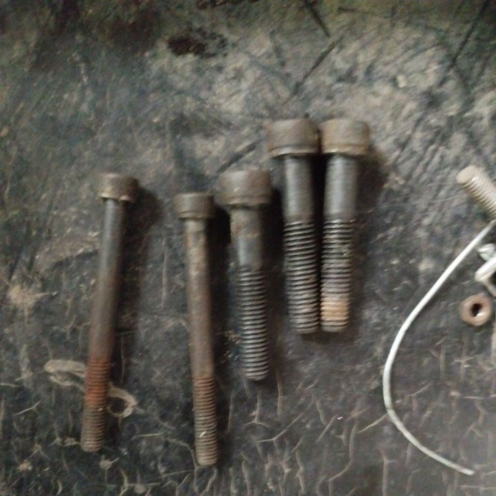 baut L blok mesin scorpio copotan motor