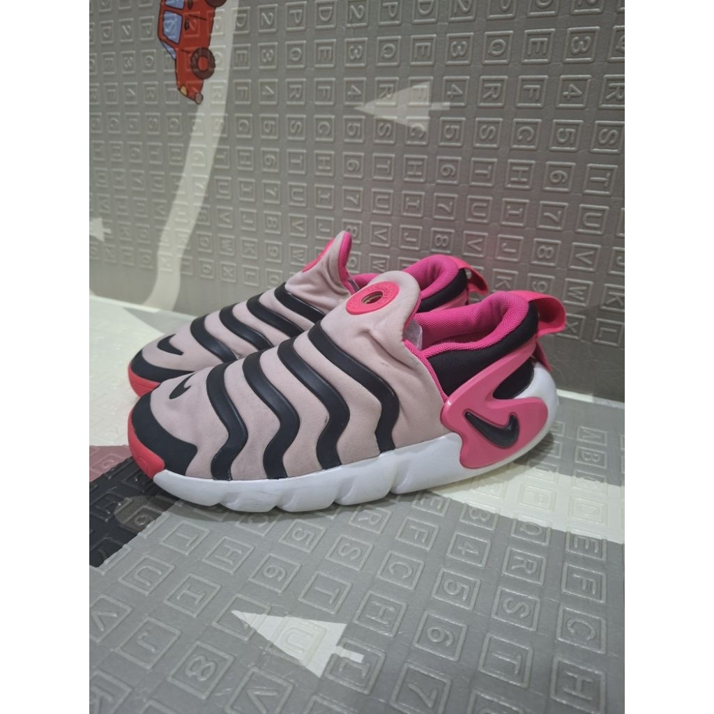 Sepatu Preloved Nike Dynamo Go Size 35