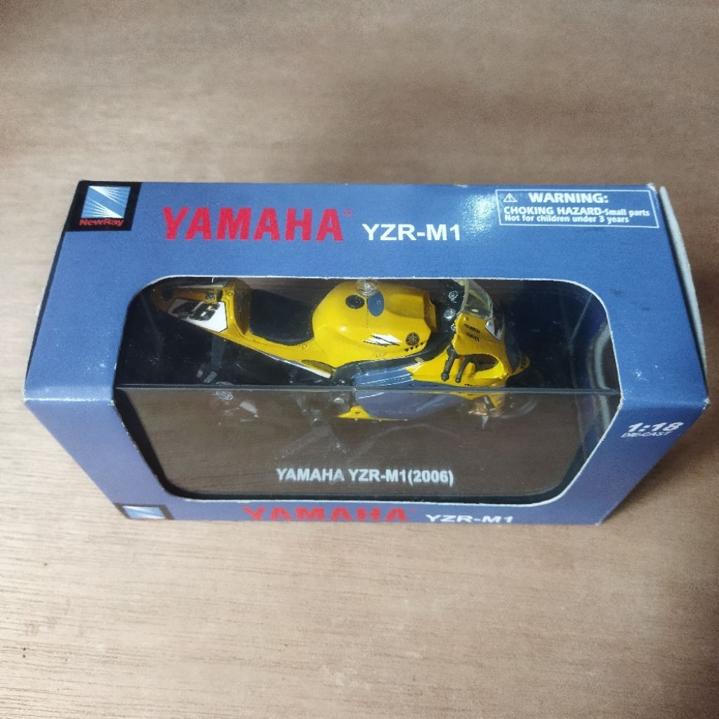 Valentino Rossi 1:18 NewRay 2006 Yamaha YZR-M1