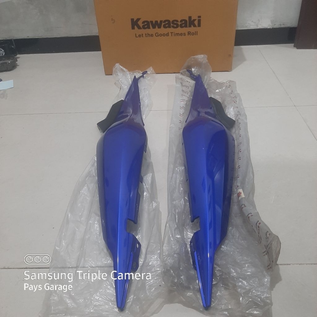 body belakang zx 130 biru hitam