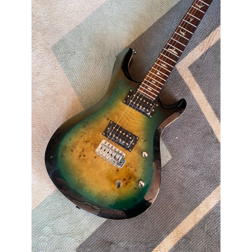 Gitar model PRS custom