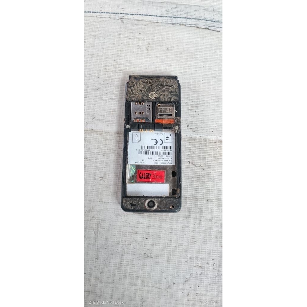 sparepart Sony Ericsson walkman w350i Sony Ericsson Lipat