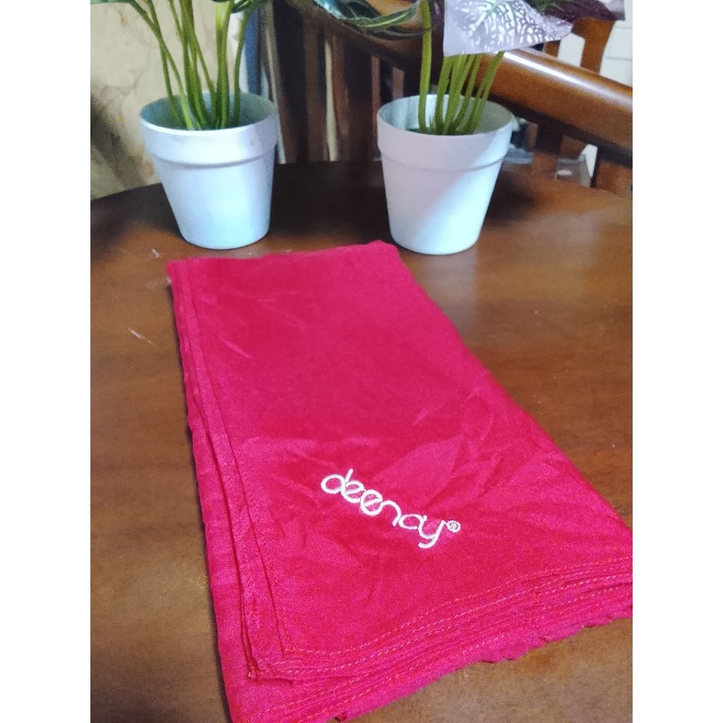 Preloved kerudung Deenay ORIGINAL terawat mulus