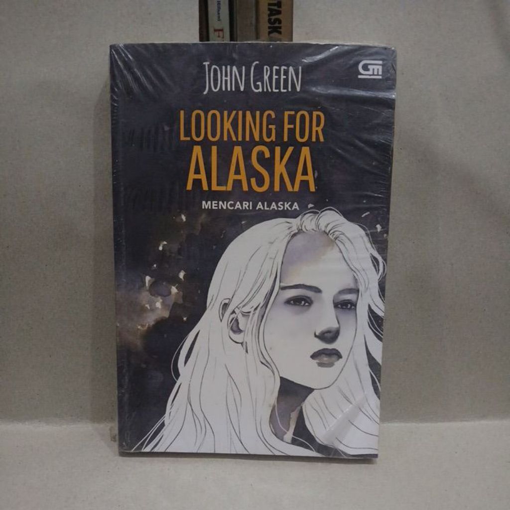 Buku NOVEL LOOKING FOR ALASKA MENCARI ALASKA