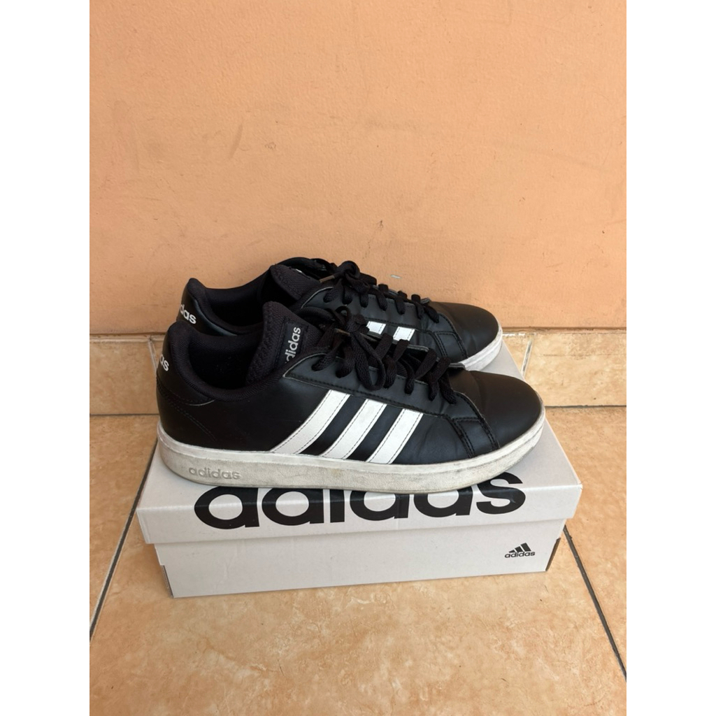 Preloved Sepatu Adidas Size 43