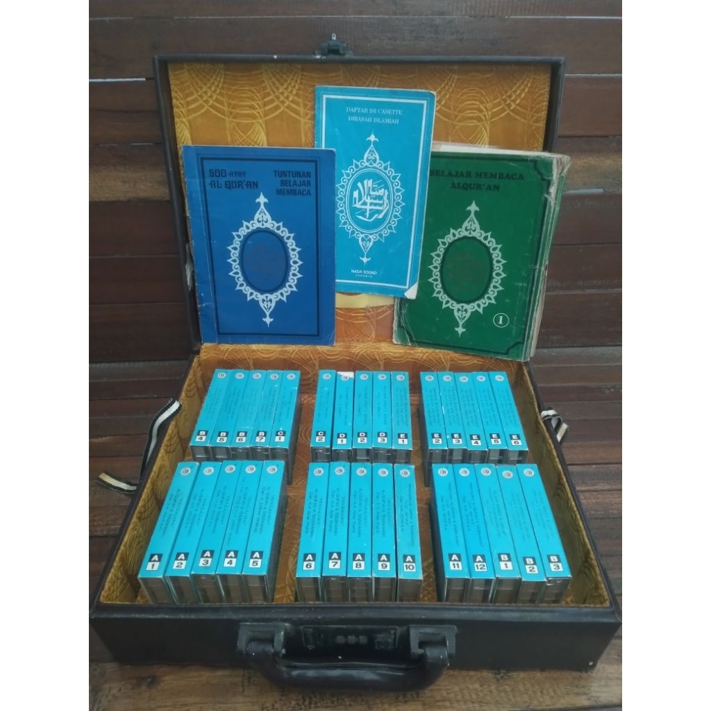 KASET PITA AL-QURAN 30 JUZZ + TERJEMAHAN DAN BUKU PANDUAN BELAJAR