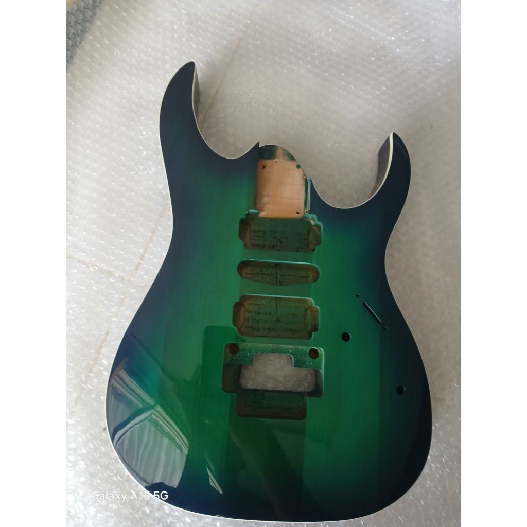 body gitar ibanez