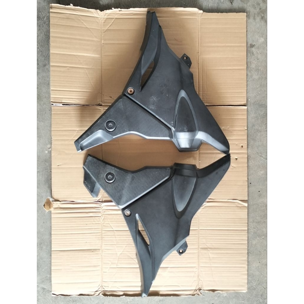 COVER BOX AKI TUTUP AKI VERZA 150 ORIGINAL