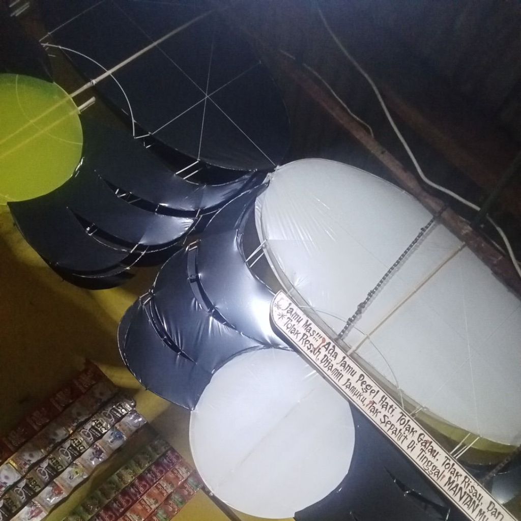 Layangan hias (sawangan)