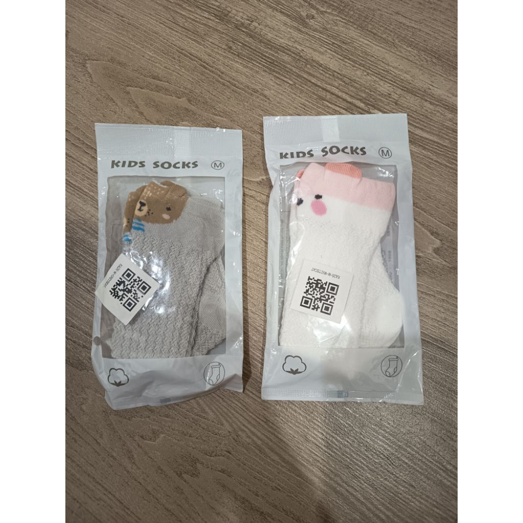 Kaos kaki bayi panjang anak perempuan dan laki-laki gambar