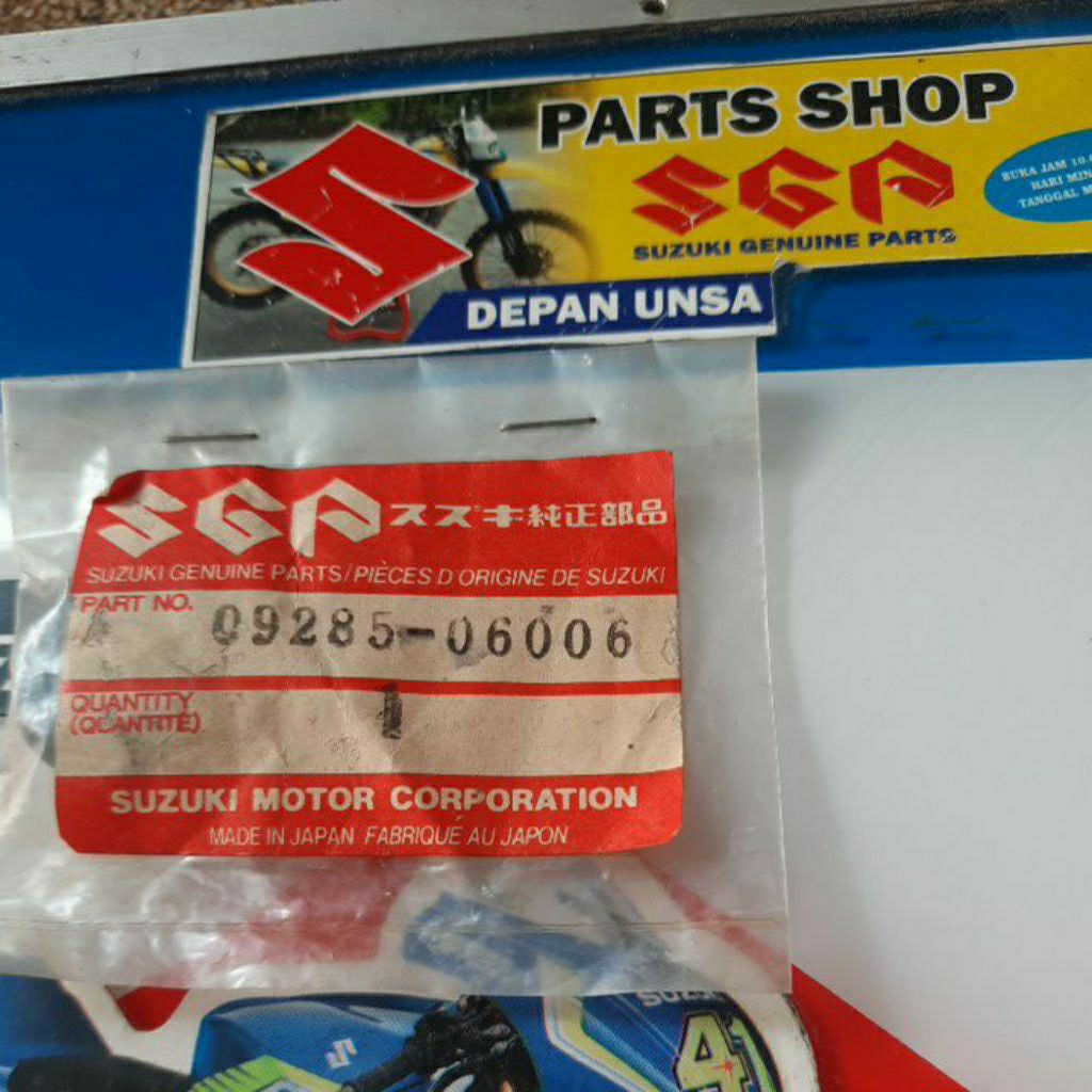 Seal oil drug kopling Suzuki TRS /GP 100 asli suzuki SGP japan,part katalog no.17