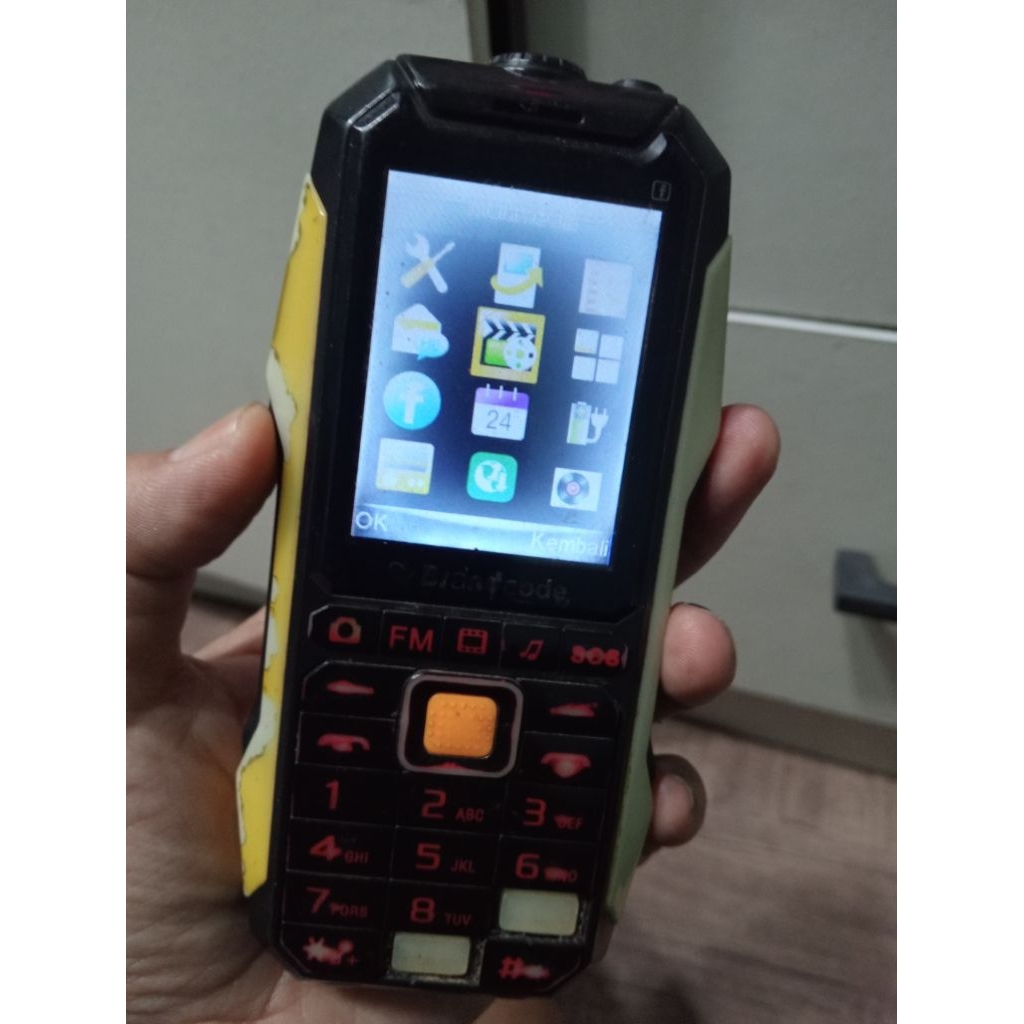 HP GUNUNG BRANCODE B81 LASER NORMAL , SINYAL ADA .ADA BATERAI MINUS LCD PUYEH  BACA DISKRIPSI