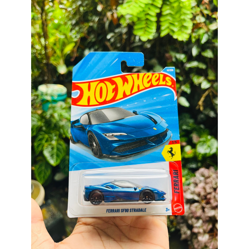 Hot Wheels / Hot wheels Ferrari SF90 Biru