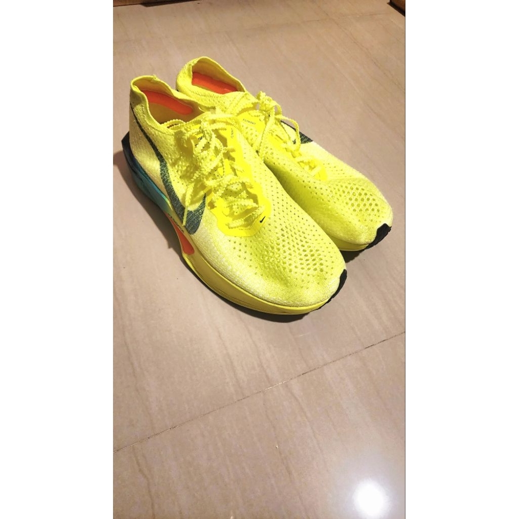 Preloved Sepatu Casual / Sneakers / Sepatu Olahraga Nike Zoom Vaporfly Next 3 Scream Green Sneakers
