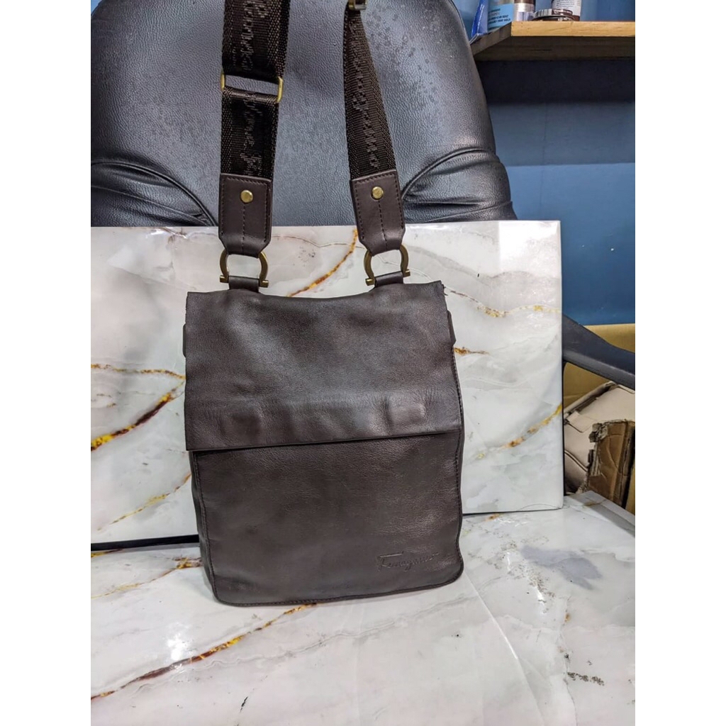 SALVATORE FERRAGAMO Brown Leather Sling Bag 100% AUTHENTIC ORIGINAL Made In Italy