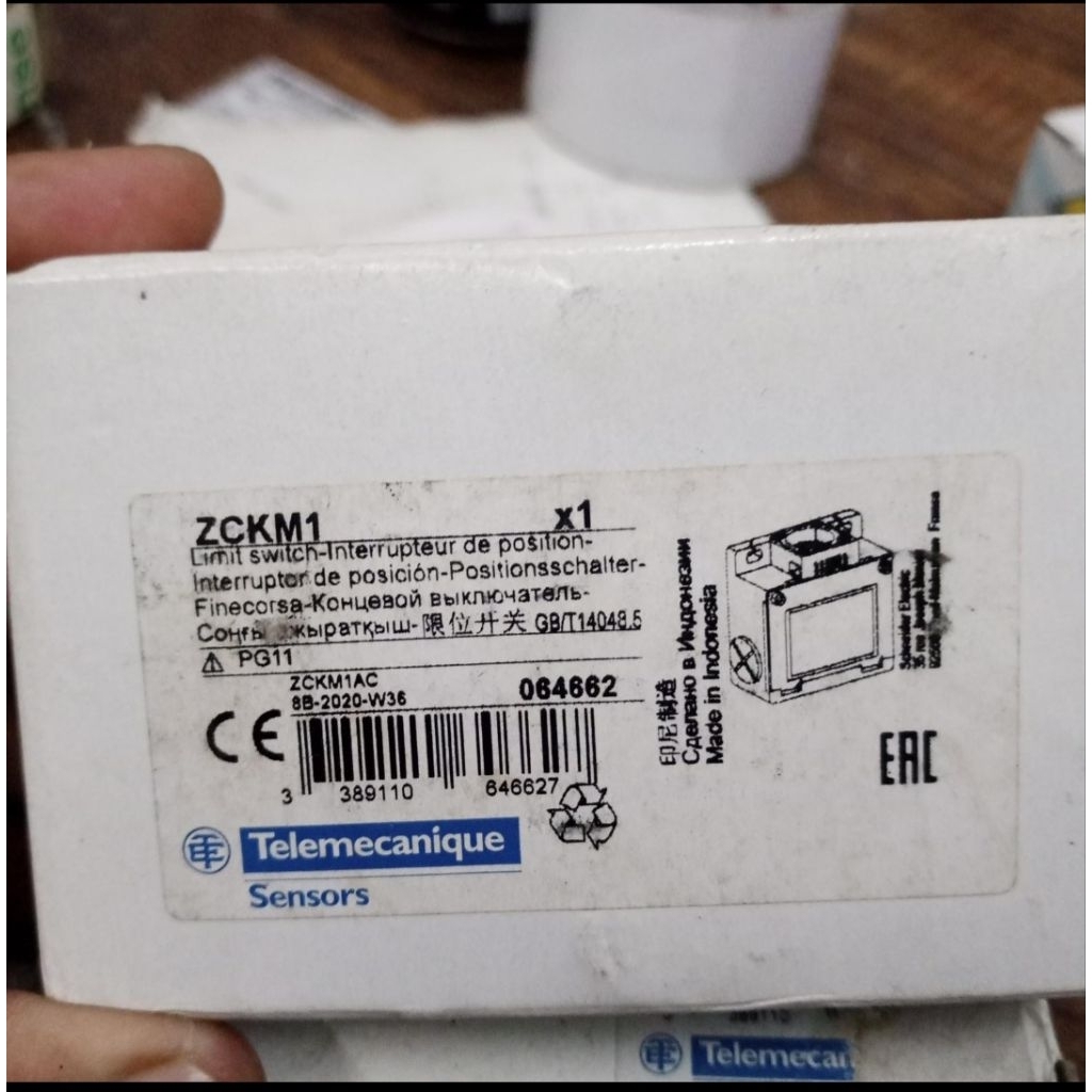 LIMIT SWITCH TELEMECANIQUE ZCKM1 ORIGINAL