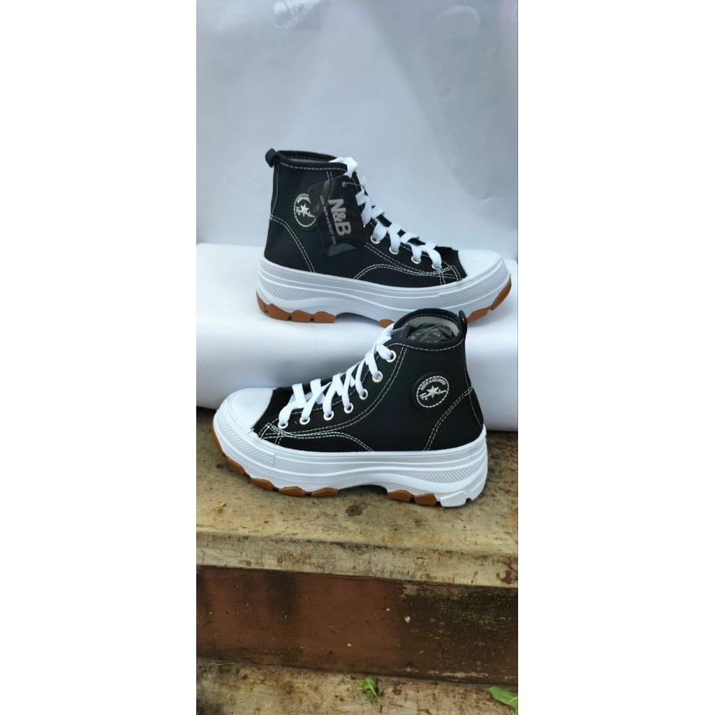 NB FHASION BOOOT.HITAM PUTIH SIZE 36-40.SNEAKERS CEWE