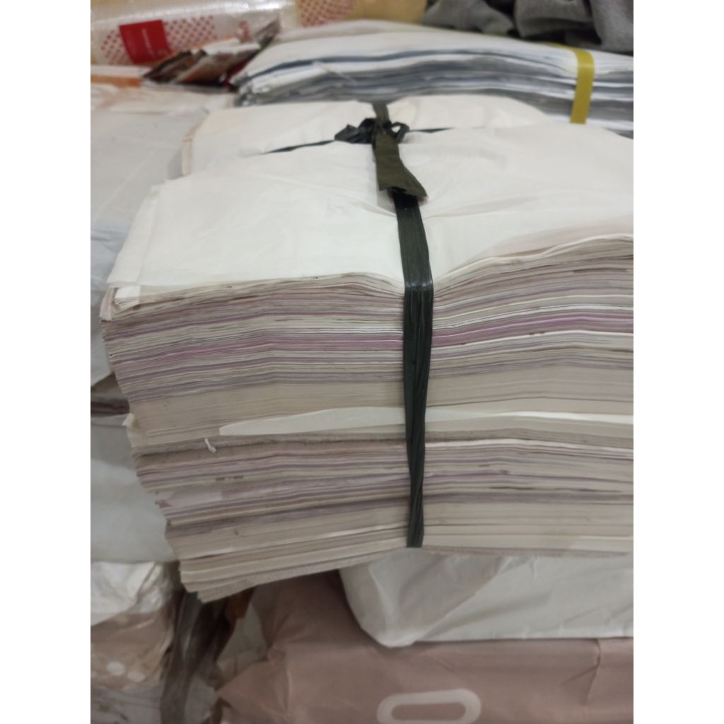 kertas pelapis  alas nasi Padang 1kg isi 240 lembar