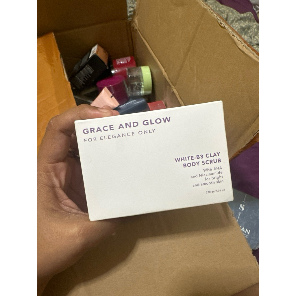 GRACE AND GLOW BODY SCRUB