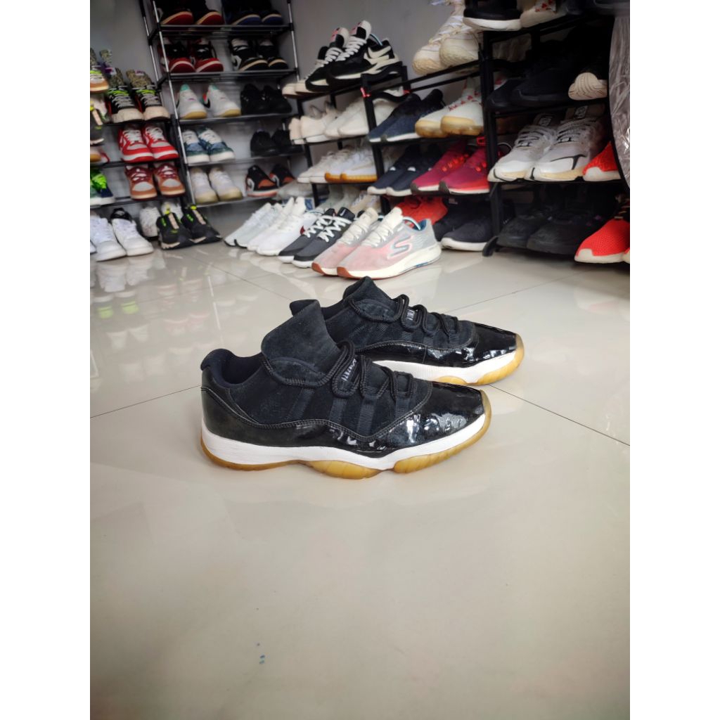 Sepatu Basket Sepatu pria keren sepatu Nike Jordan retro 11 second size. 42