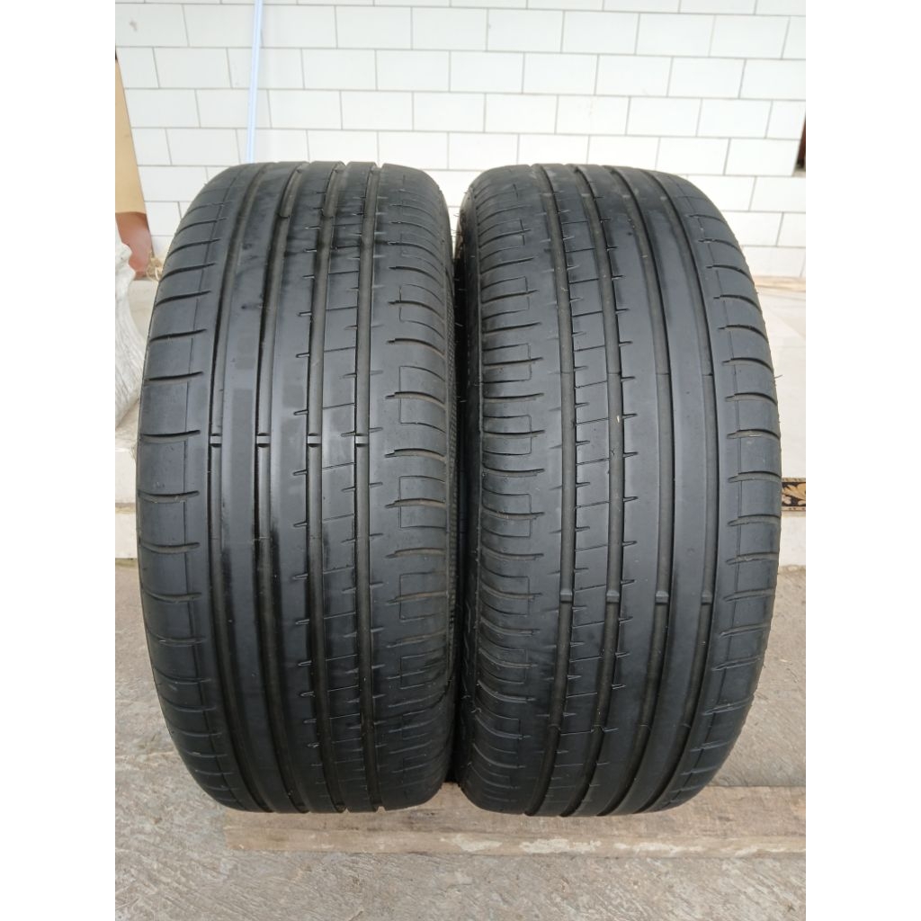 Ban Accelera 215/55 R17