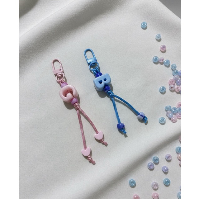 [Craft by Nat] Gantungan kunci Gantungan tas inisial 1 huruf / key chain / bag charm simple 1 huruf 